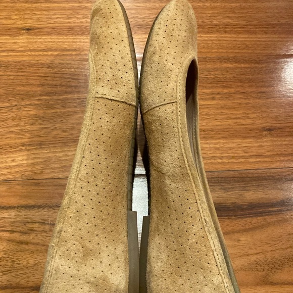 UGG Women's Karlina Geo Perforated Flat Tan Sz 9.5 - Picture 4 of 10